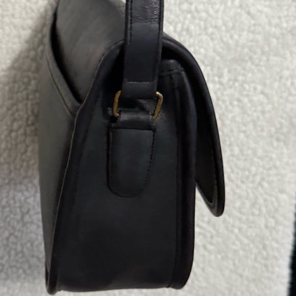 Vintage Coach Glove Tan Leather Crossbody Bag | NYC Made | Classic Turnlock - Picture 6 of 16